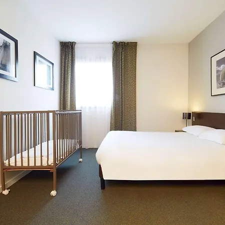 Kyriad Orly Aeroport - Mons 3* אטיס - מונס
