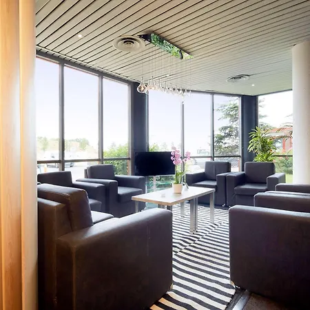 Kyriad Orly Aeroport - Mons 3* אטיס - מונס