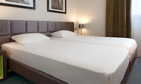 Kyriad Orly Aeroport - Mons 3* אטיס - מונס