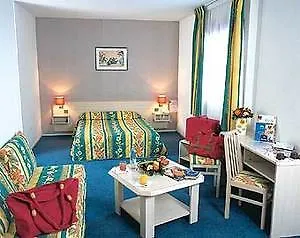 Kyriad Orly Aeroport - Mons 3* אטיס - מונס