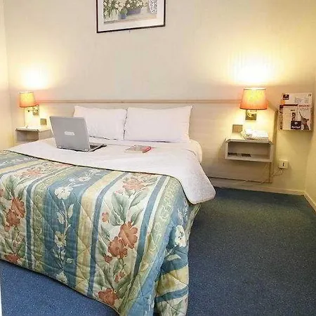 מלון Kyriad Orly Aeroport - Mons 3*