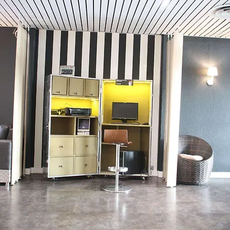 Kyriad Orly Aeroport - Mons Отель Ати-Мон