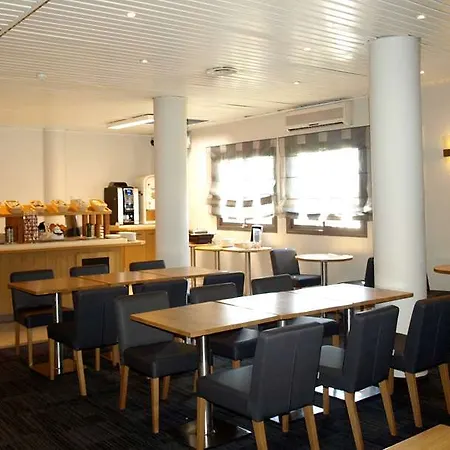 Kyriad Orly Aeroport - Mons 3* Ατίς-Μονς